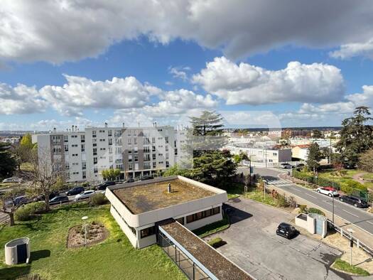 Appartement à vendre 219 000 € 2 pièces 1 chambre 49 m² Étage 4/17 Europe-Maupassant Chatou 78400