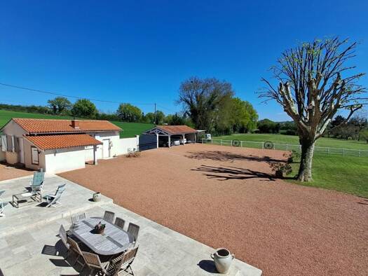 Maison à vendre 1 060 000 € 10 pièces 3 chambres 200 m² 7 178 m² de terrain Jassans-Riottier 01480