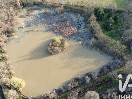 Terrain à vendre 130 000 € 32 204 m² de terrain Usson-du-Poitou 86350