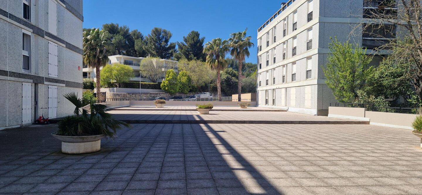 Appartement 4 pièces 77 m² · à Nîmes · 77 m² · 99 000 €