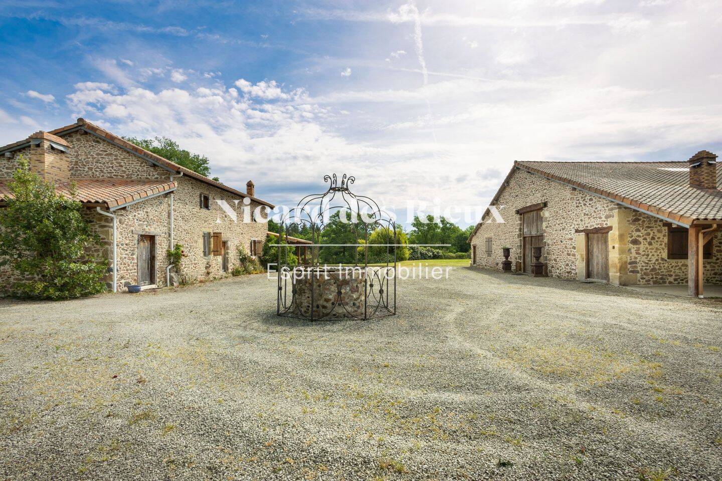 Maison 10 pièces 307 m² · à Exideuil-sur-Vienne · 307 m² · 840 000 €