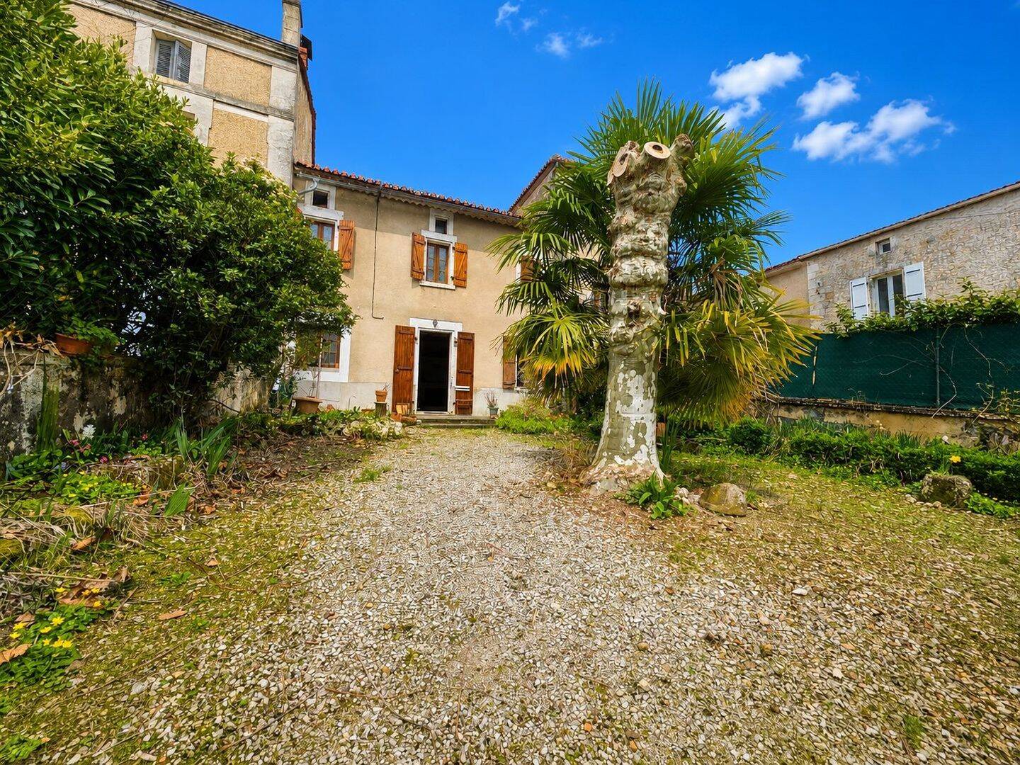 Maison 4 pièces 150 m² · à Ruelle-sur-Touvre · 150 m² · 130 000 €