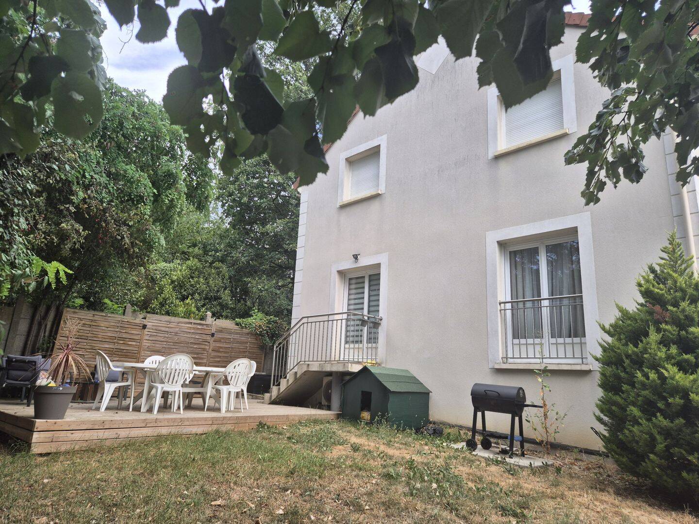 Maison 6 pièces 105 m² · à La Ville-du-Bois · 105 m² · 1 700 €