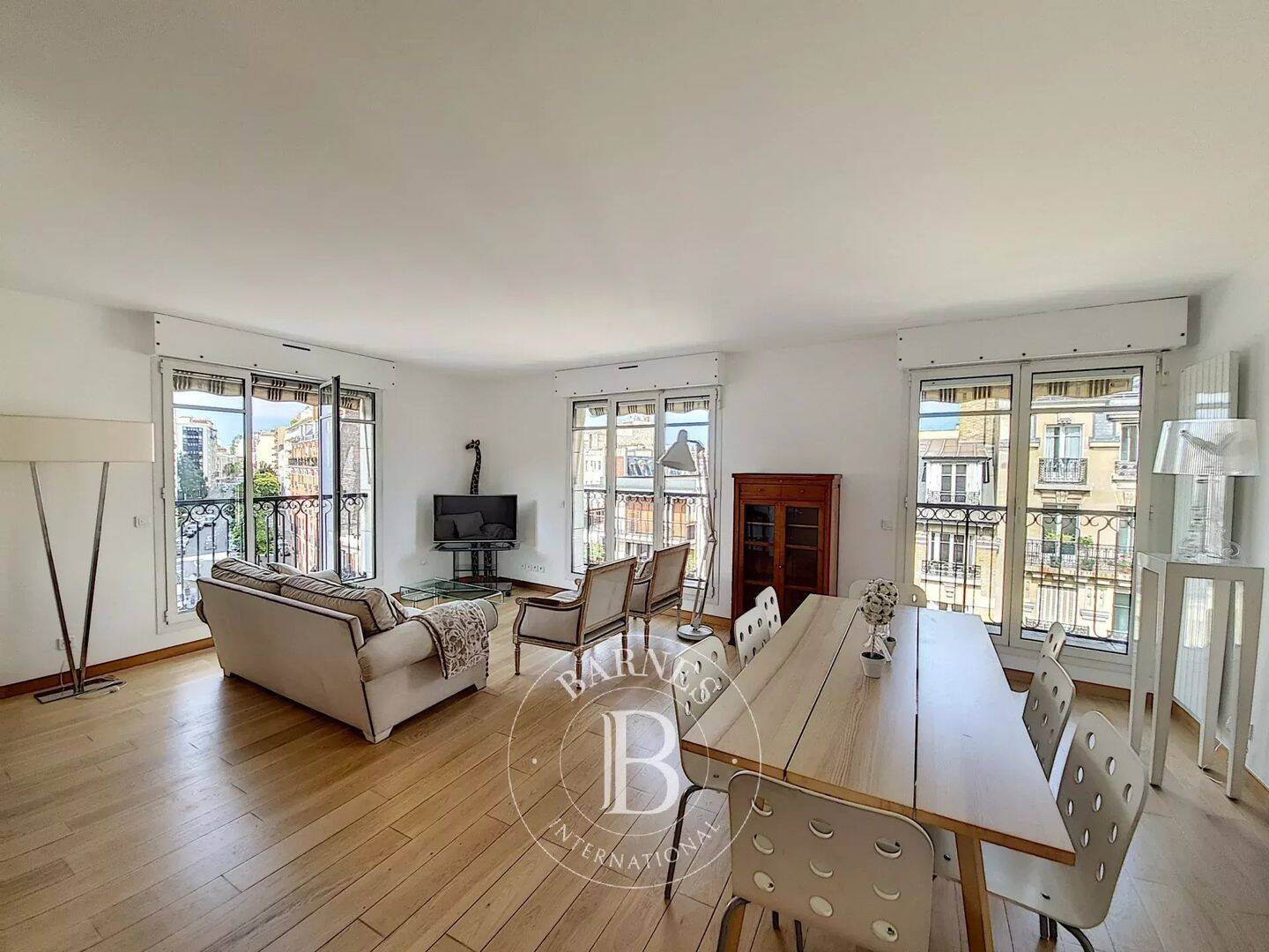 Appartement 4 pièces 108 m² · à Paris 15ème Arrondissement · 107,5 m² · 3 700 €