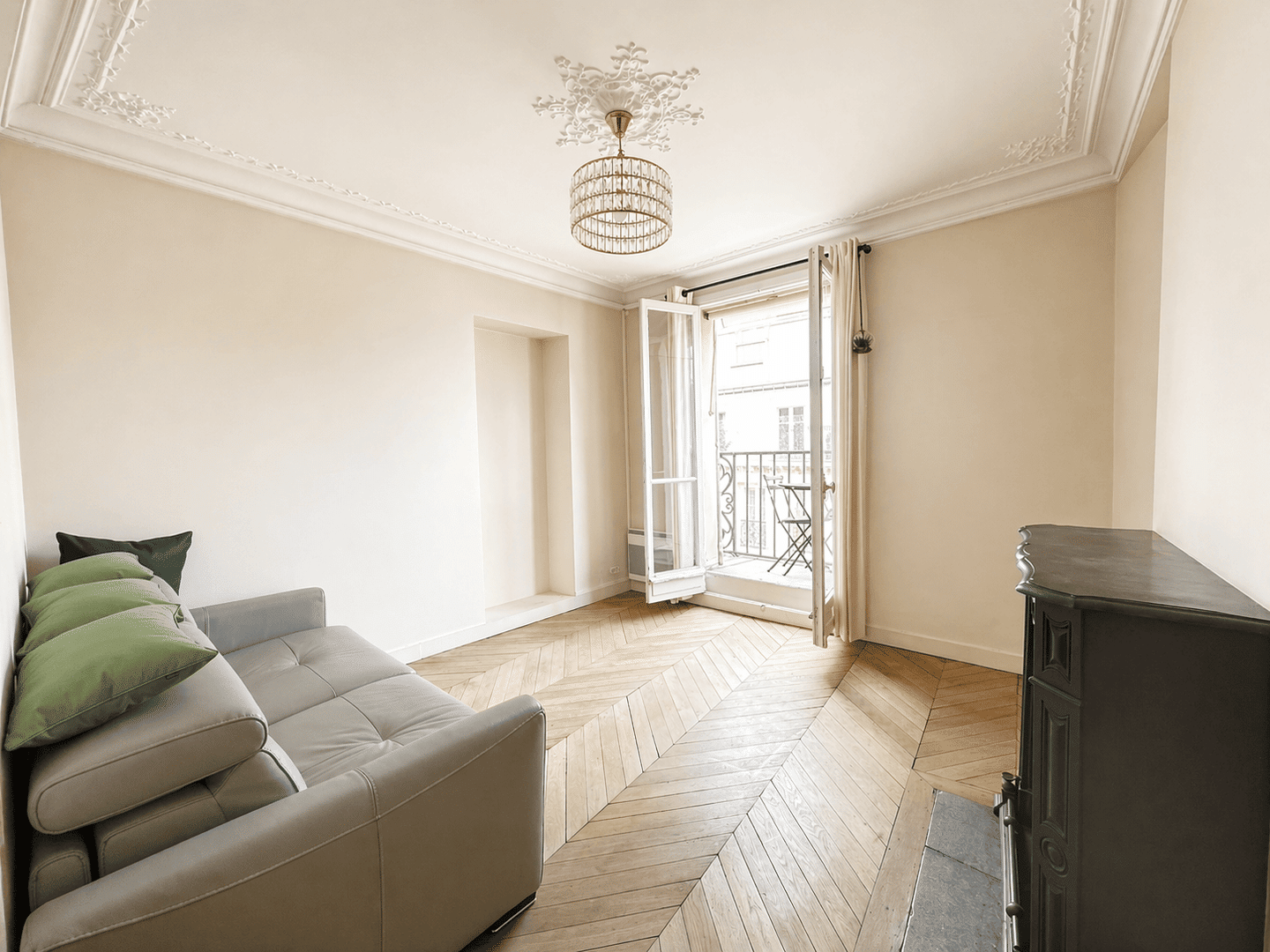 Appartement 3 pièces 44 m² · à Paris 8ème Arrondissement · 44 m² · 2 150 €