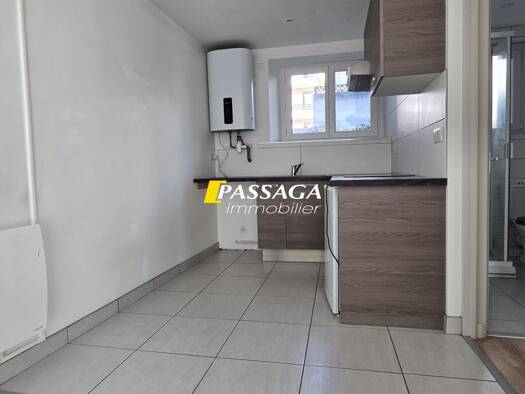 Appartement à louer 495 € 2 pièces 1 chambre 39 m² Étage 2/2 Amphitheatre Rodez 12000