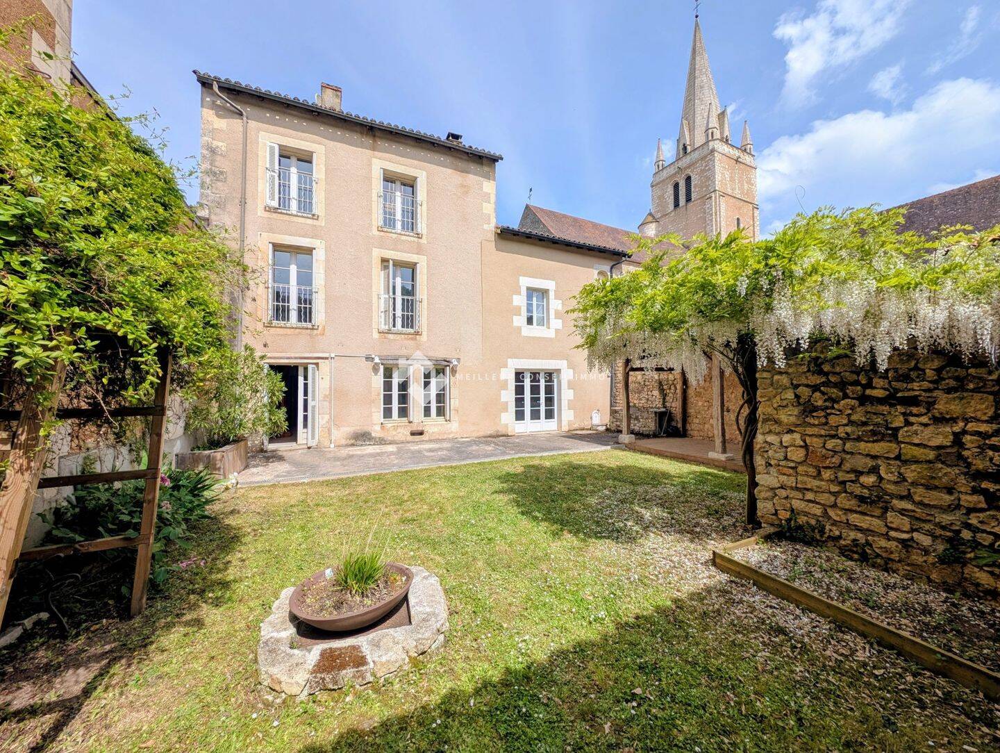 Maison 10 pièces 255 m² · à Saint-Benoît · 255 m² · 364 000 €