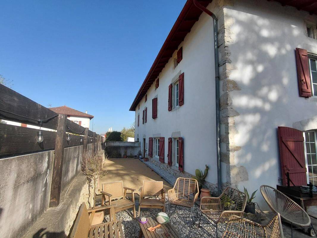 Maison 5 pièces 225 m² · à Guiche · 225 m² · 565 000 €