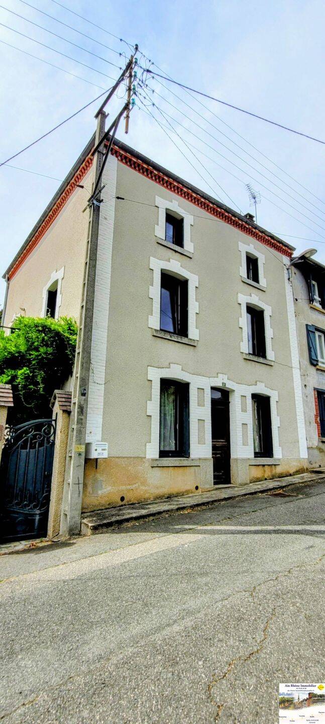 Maison 8 pièces 156 m² · à Panissières · 156,3 m² · 195 000 €