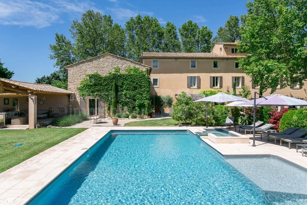 Maison 9 pièces 546 m² · à L'Isle-sur-la-Sorgue · 546 m² · 2 480 000 €