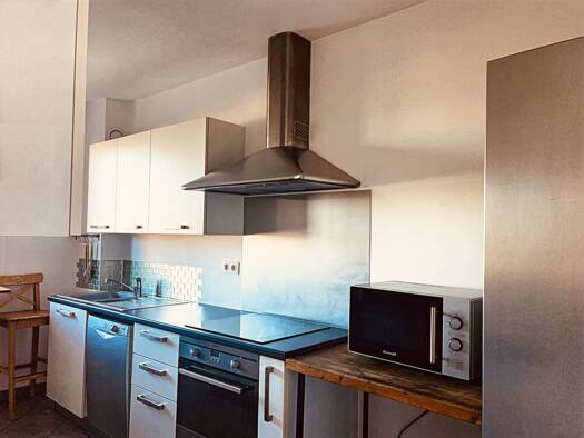 Appartement à louer 799 € 3 pièces 2 chambres 80 m² Étage 1/1 Cervione 20221