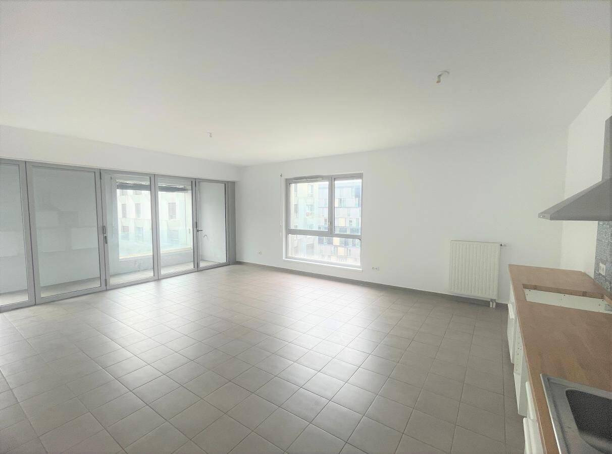 Appartement 3 pièces 82 m² · à Paris 19ème Arrondissement · 82 m² · 1 953 €