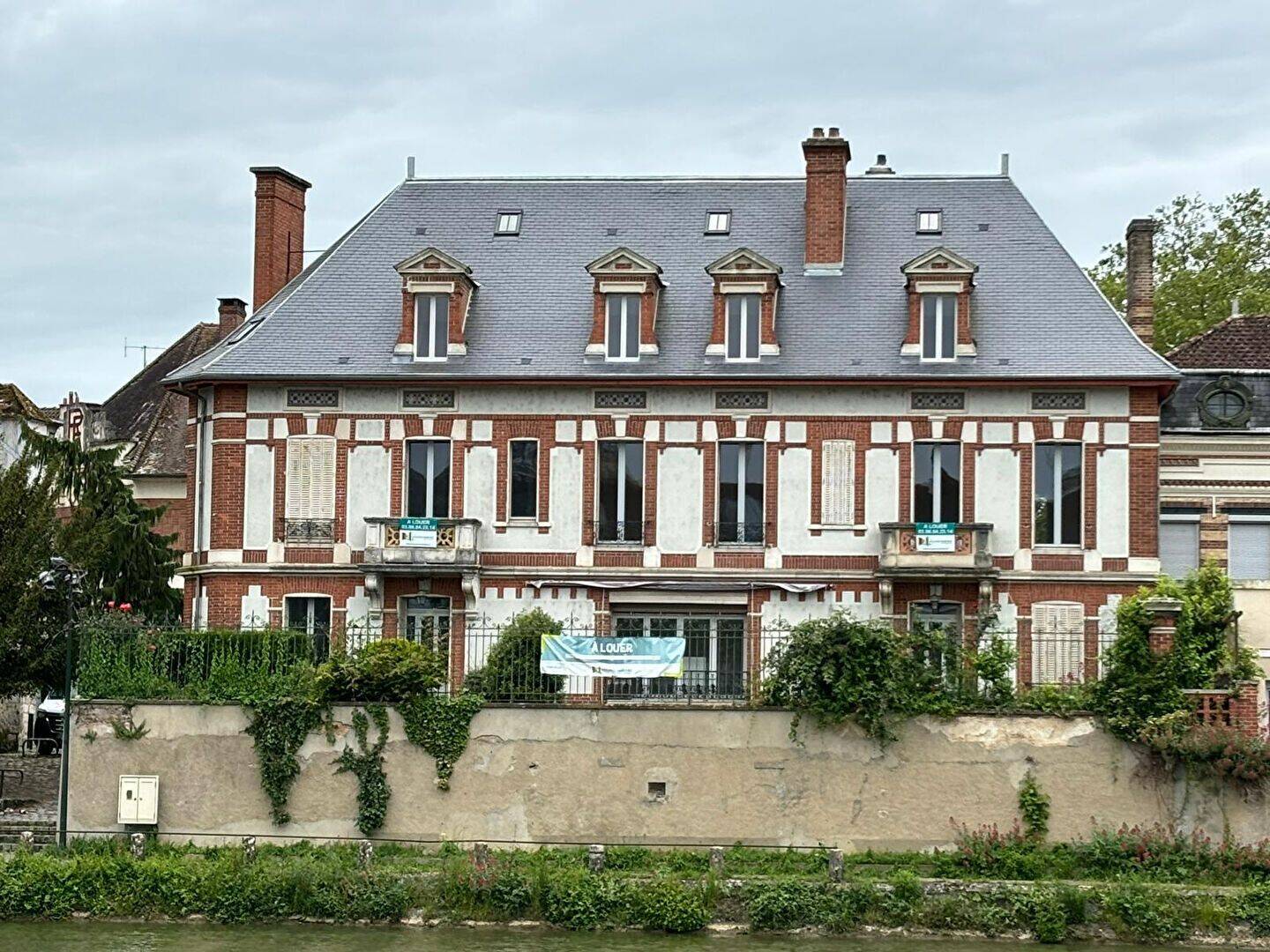 Appartement 4 pièces 101 m² · à Sens · 101 m² · 1 050 €