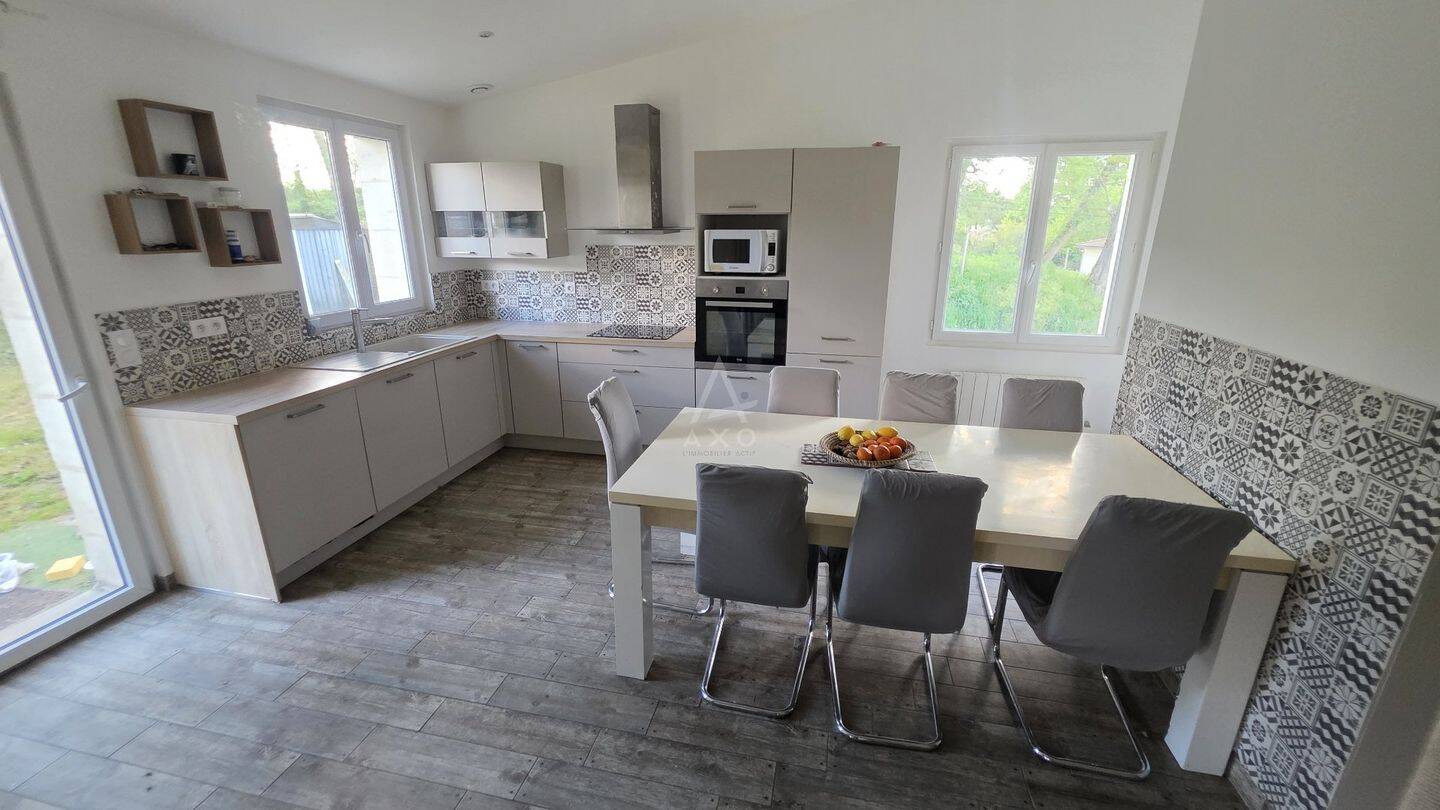 Maison 4 pièces 97 m² · à Villegouge · 97 m² · 219 950 €