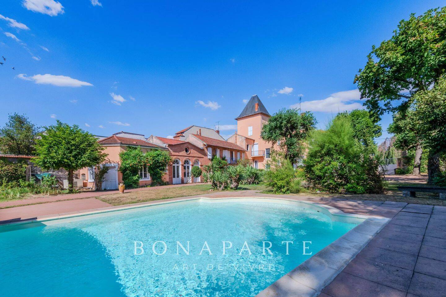 Maison 12 pièces 395 m² · à Roanne · 395 m² · 790 000 €