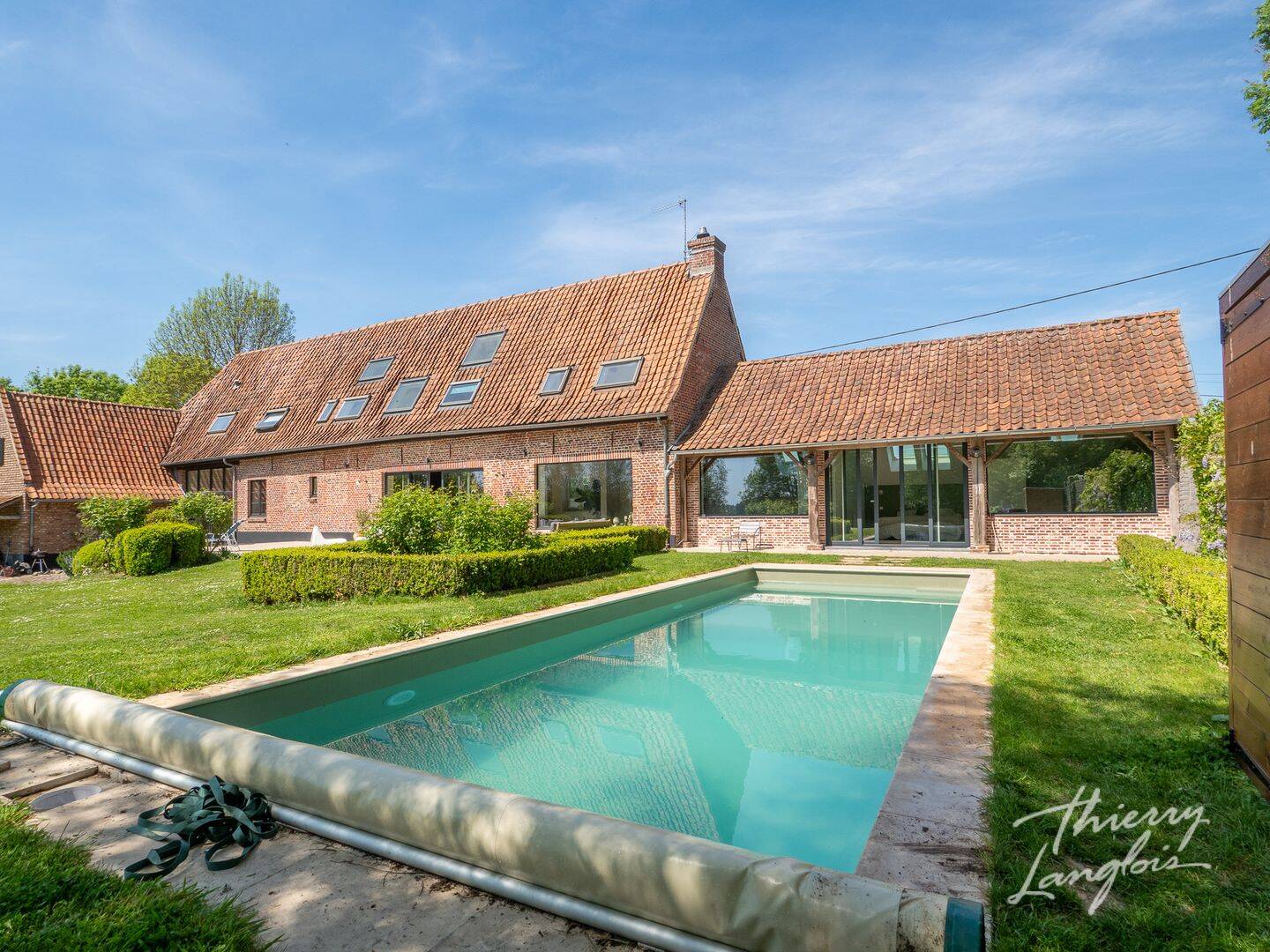 Maison 12 pièces 378 m² · à Bachy · 378 m² · 2 490 €/mois