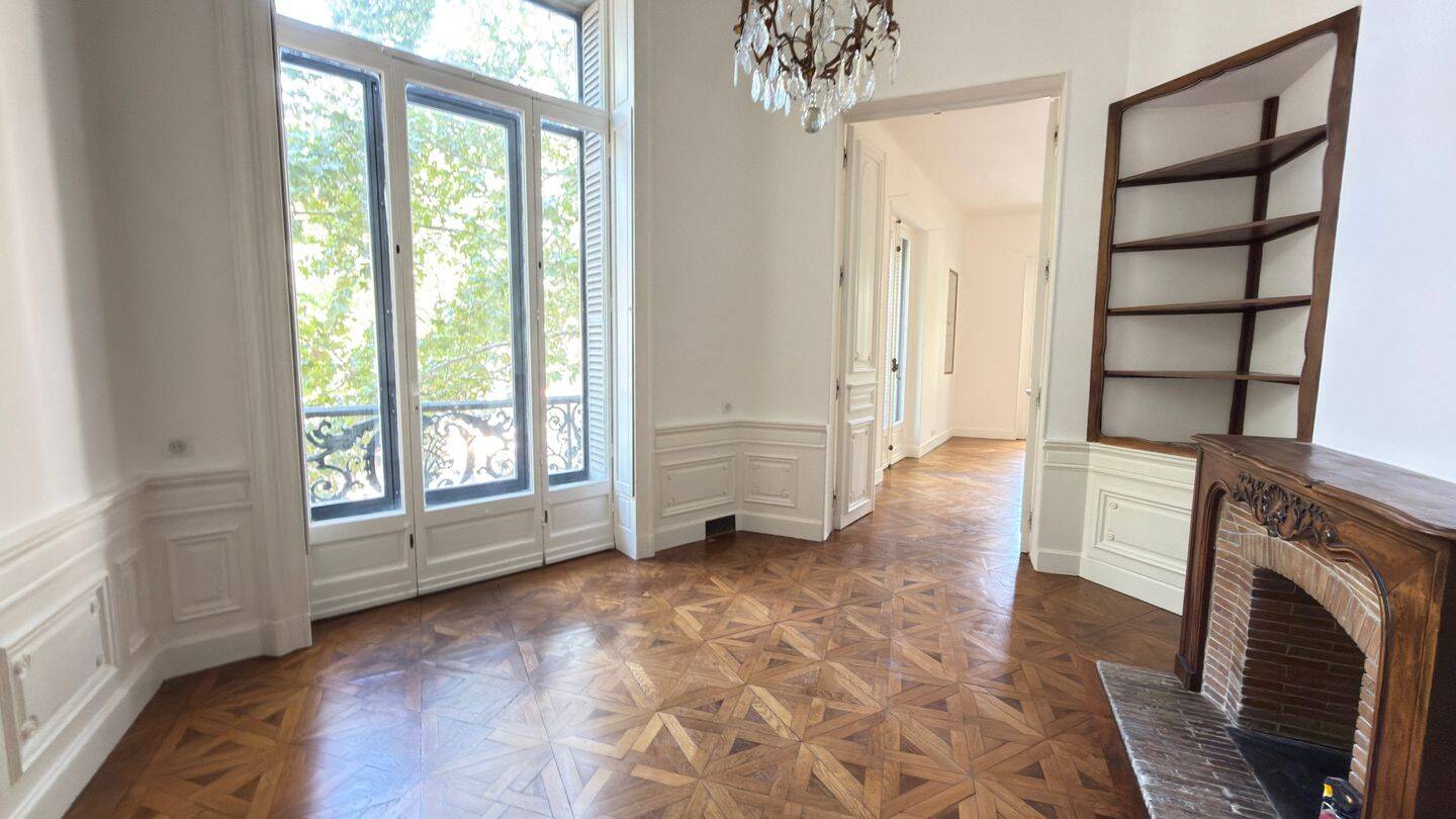 Appartement 3 pièces 120 m² · à Nîmes · 120 m² · 1 400 €/mois