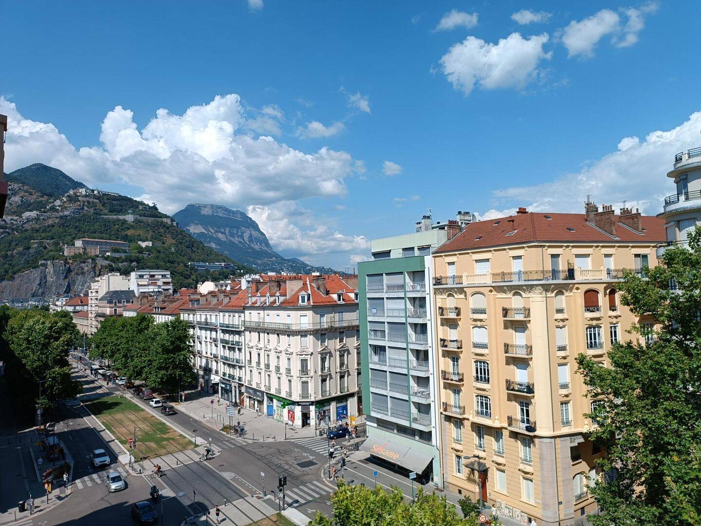 Appartement 2 pièces 65 m² · à Grenoble · 64,9 m² · 893 €