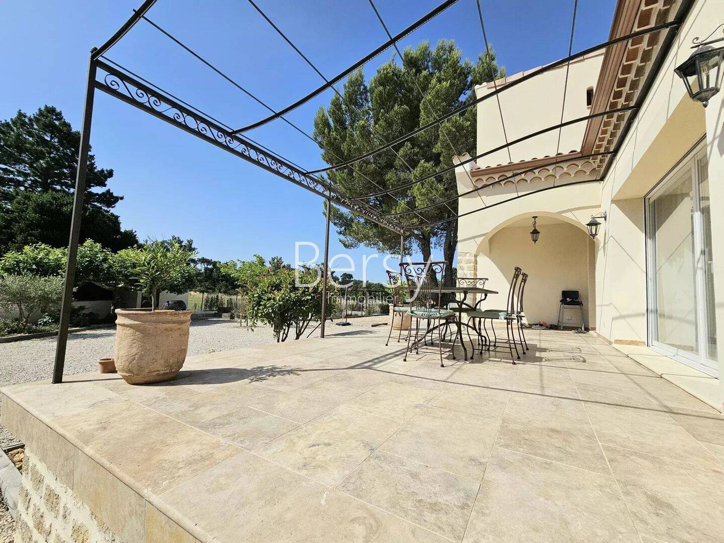 Maison 5 pièces · à Pernes-les-Fontaines · 2 460 €/mois