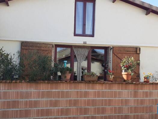 Maison de plain-pied à vendre 195 000 € 4 pièces 2 chambres 130 m² 445 m² de terrain Lisle-sur-Tarn 81310