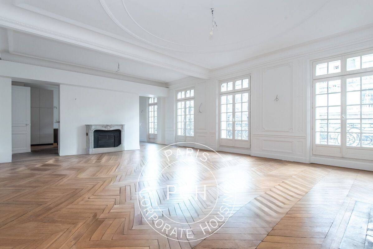 Appartement 7 pièces 298 m² · à Paris 16ème Arrondissement · 298 m² · 10 900 €/mois