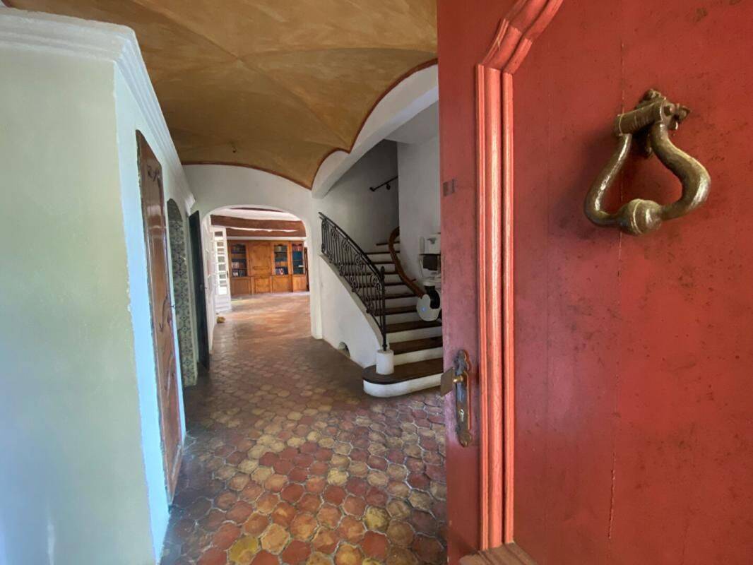 Maison 9 pièces 399 m² · à Le Revest-les-Eaux · 399 m² · 1 570 000 €