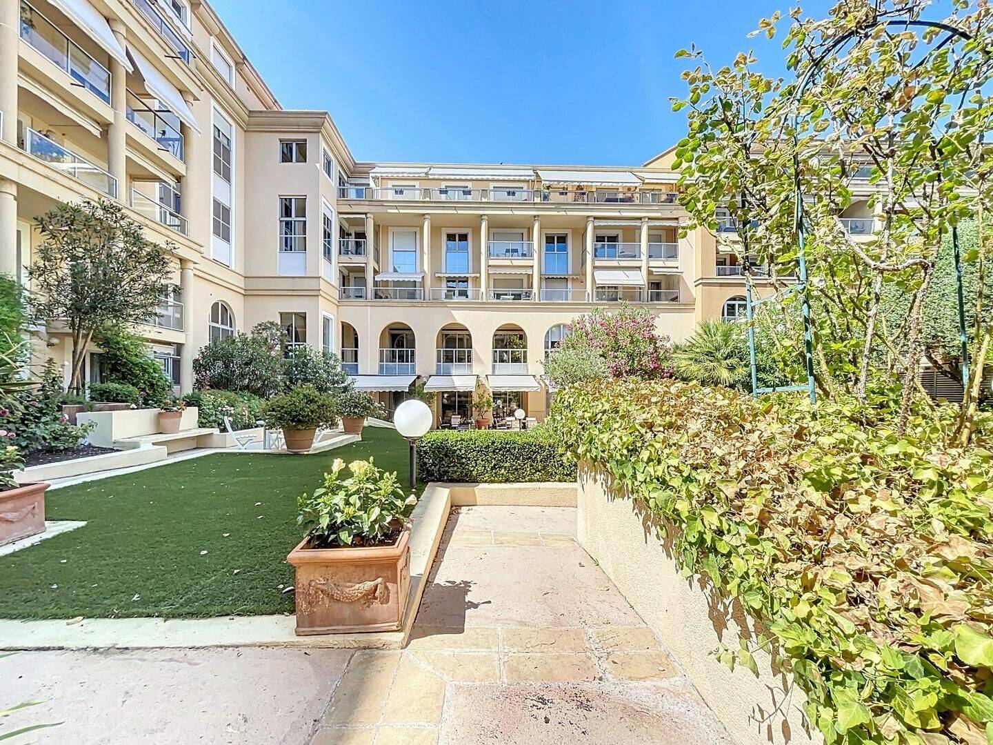 Appartement 2 pièces 45 m² · à Aix-en-Provence · 45 m² · 2 200 €