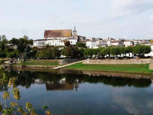 Appartement à louer 470 € 2 pièces 1 chambre 45 m² Guîtres 33230