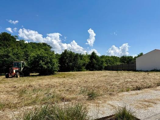 Terrain constructible viabilisé à vendre 315 000 € 701 m² de terrain Fouras 17450