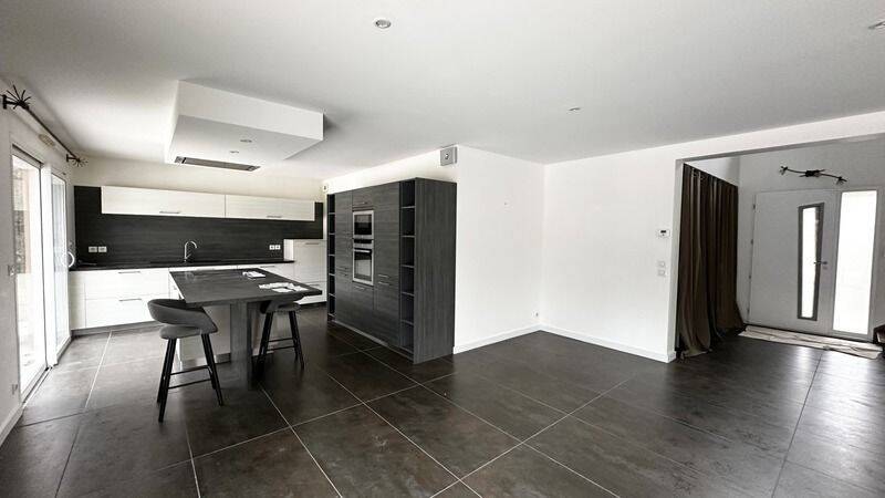 Maison 6 pièces 185 m² · à Saint-Jean-d'Illac · 185 m² · 699 900 €