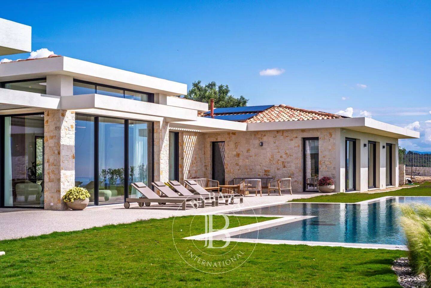 Maison 11 pièces 480 m² · à Roquefort-les-Pins · 480 m² · 7 700 000 €