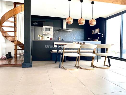 Appartement à vendre 262 500 € 3 pièces 2 chambres 88 m² RDC Peripherie Châteaurenard 13160