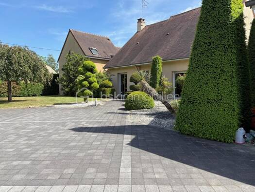 Maison à vendre 638 500 € 9 pièces 4 chambres 251 m² 5 000 m² de terrain Ruaudin 72230