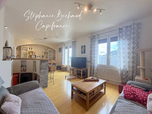 Appartement à vendre 153 200 € 3 pièces 2 chambres 77 m² Étage 3/3 Bayard Gap 05000