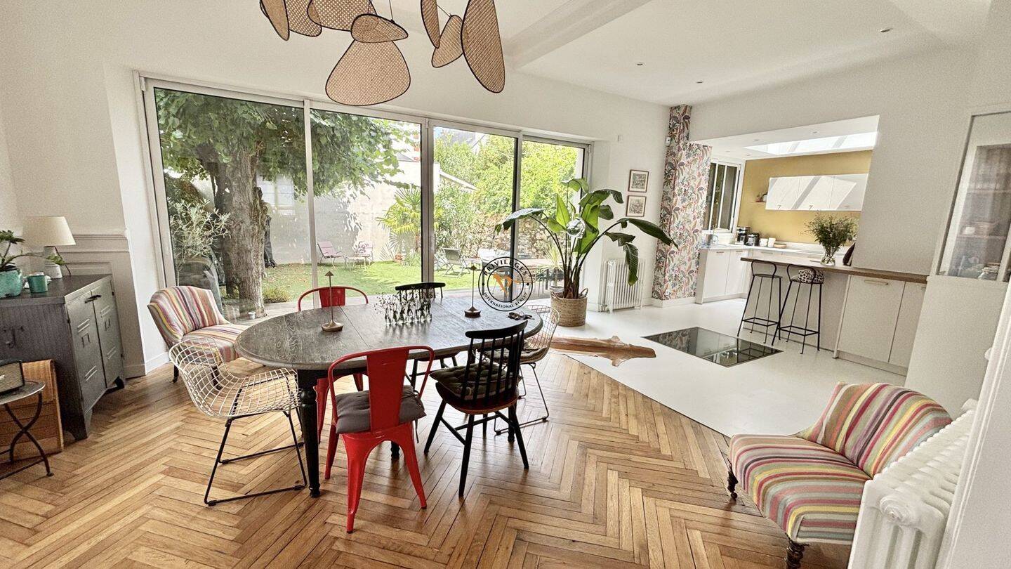 Maison 5 pièces 198 m² · à Nantes · 197,7 m² · 2 950 €