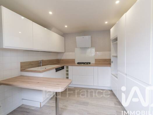 Maison de ville à vendre 249 000 € 3 pièces 2 chambres 76 m² 85 m² de terrain Bazemont 78580