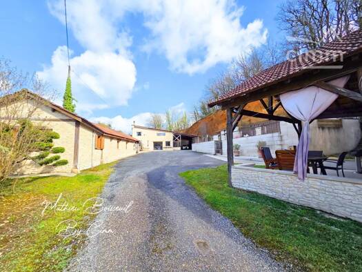 Immeuble à vendre 489 000 € 283 m² Aubas 24290