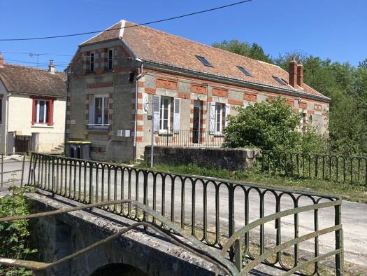 Immeuble à vendre 299 000 € 211 m² Bray-sur-Seine 77480