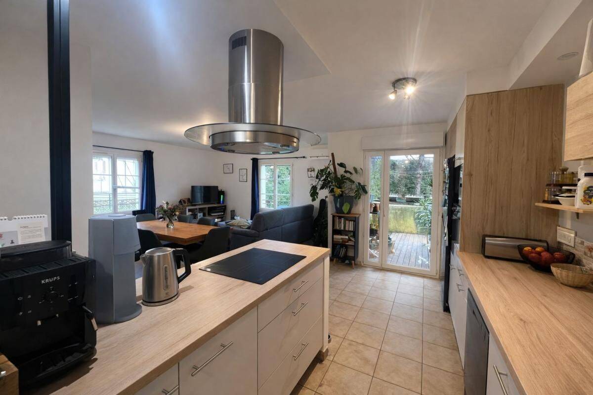 Appartement 3 pièces 72 m² · à Saint-Cannat · 71,7 m² · 1 000 €