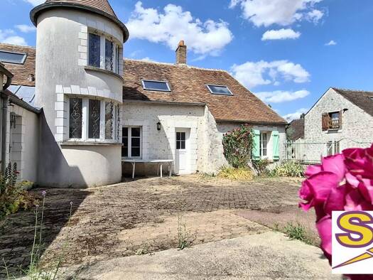 Maison à vendre 175 000 € 6 pièces 3 chambres 107 m² 13 700 m² de terrain Chevannes 45210