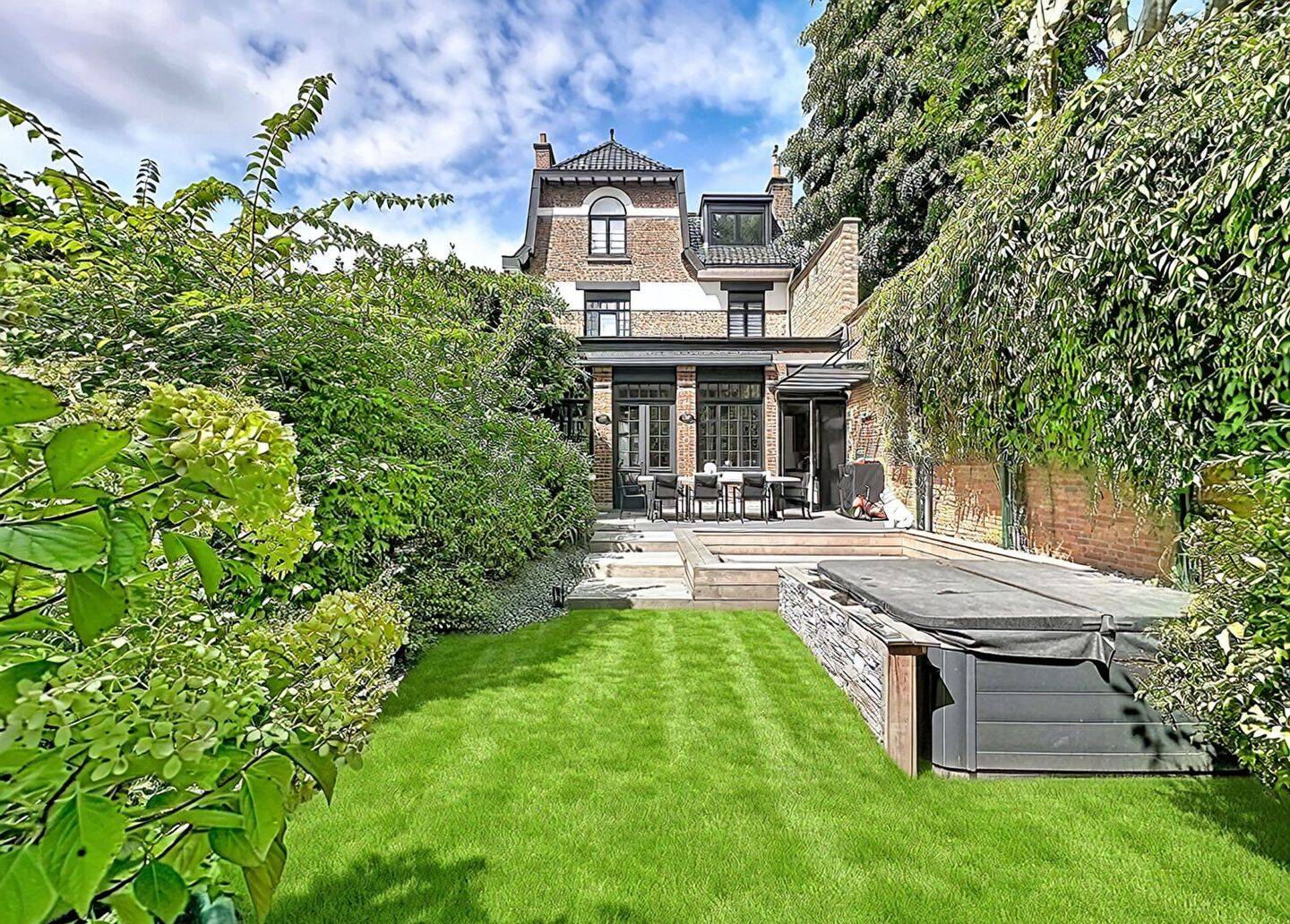 Maison 8 pièces 300 m² · à Lille · 300 m² · 1 495 000 €