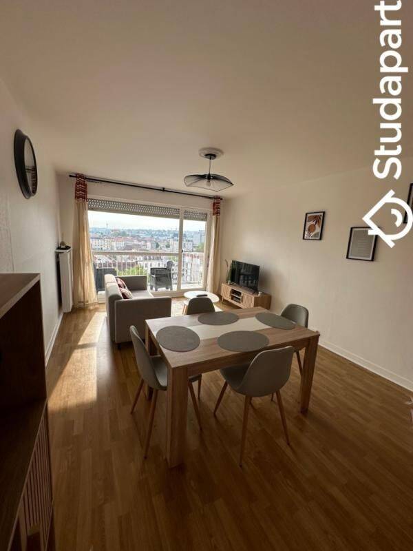 1 pièce 11 m² · à Corbeil-Essonnes · 11 m² · 590 €