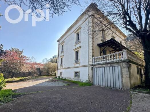 Appartement à louer 1 200 € 4 pièces 3 chambres 110,6 m² 1er étage Vals-les-Bains 07600