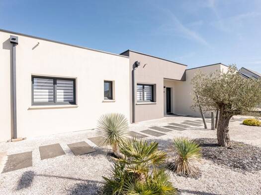 Maison de plain-pied à vendre 355 000 € 4 pièces 3 chambres 117,9 m² 634 m² de terrain Saint-Gervais-la-Forêt 41350