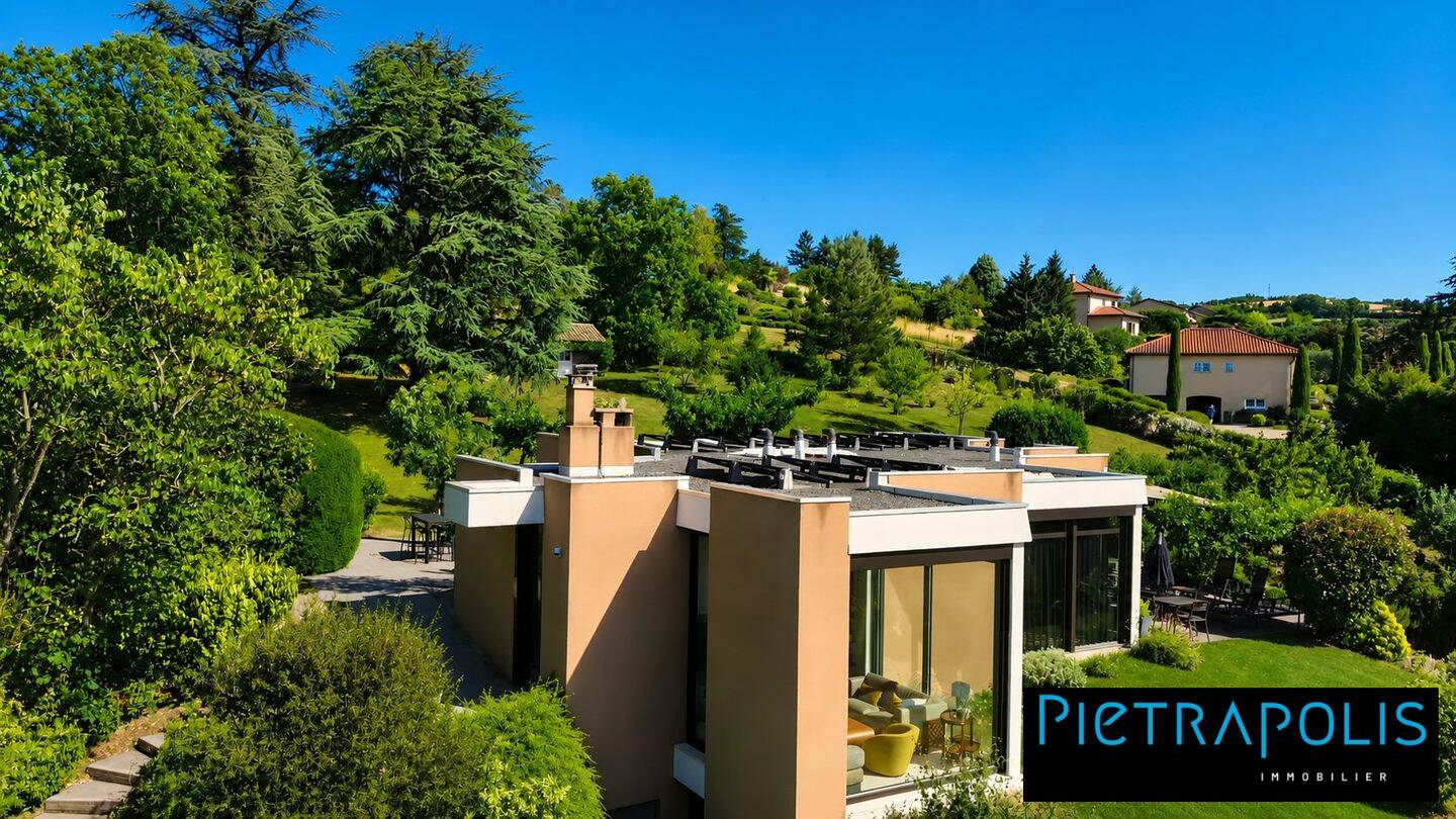 Maison 6 pièces 151 m² · à Éveux · 151 m² · 682 500 €
