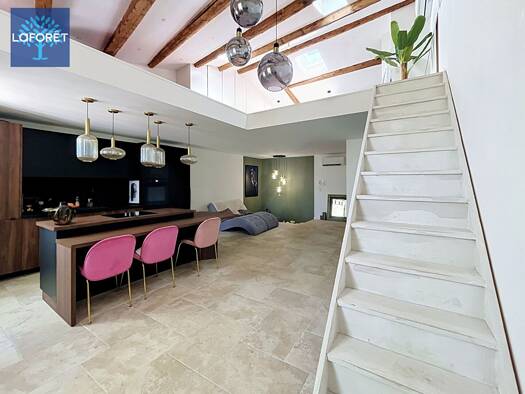 Loft à vendre 239 900 € 2 pièces 1 chambre 72 m² Étage 2/2 Jonquieres Centre Martigues 13500