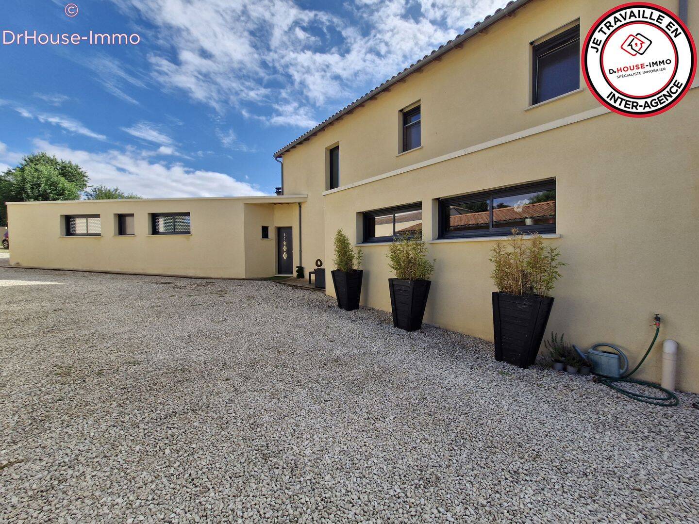 Maison 8 pièces 427 m² · à Vouillé · 427 m² · 499 990 €