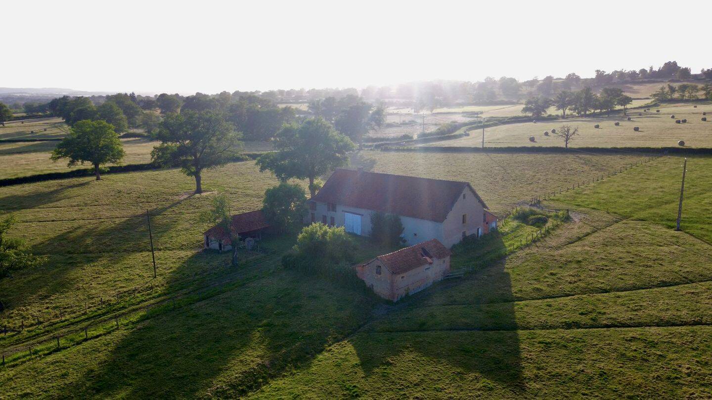 Maison 7 pièces 400 m² · à Marcigny · 400 m² · 60 000 €