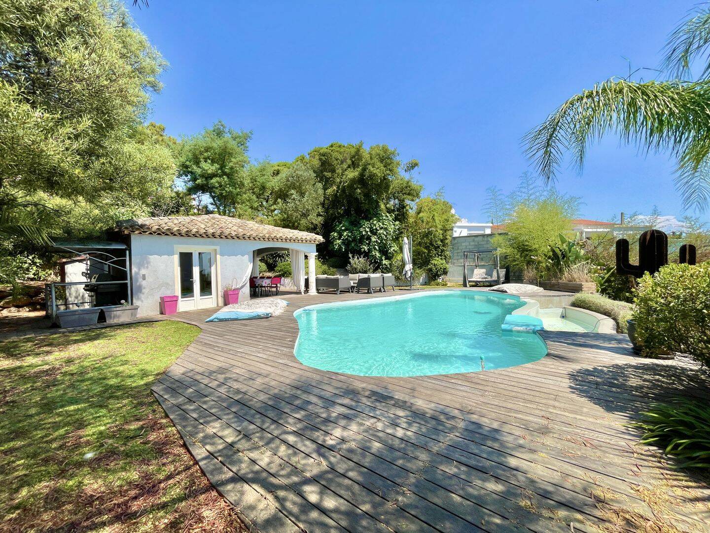 Maison 7 pièces 301 m² · à Fréjus · 301,2 m² · 1 580 000 €