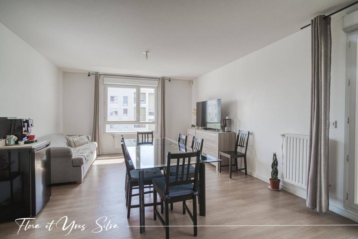 Appartement 4 pièces 77 m² · à Vaulx-en-Velin · 77 m² · 1 290 €